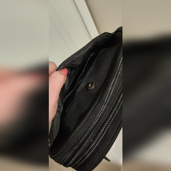 Marie Claire Cosmetic Wristlet Pouch Black 10" X 7. 5" - Picture 8 of 10